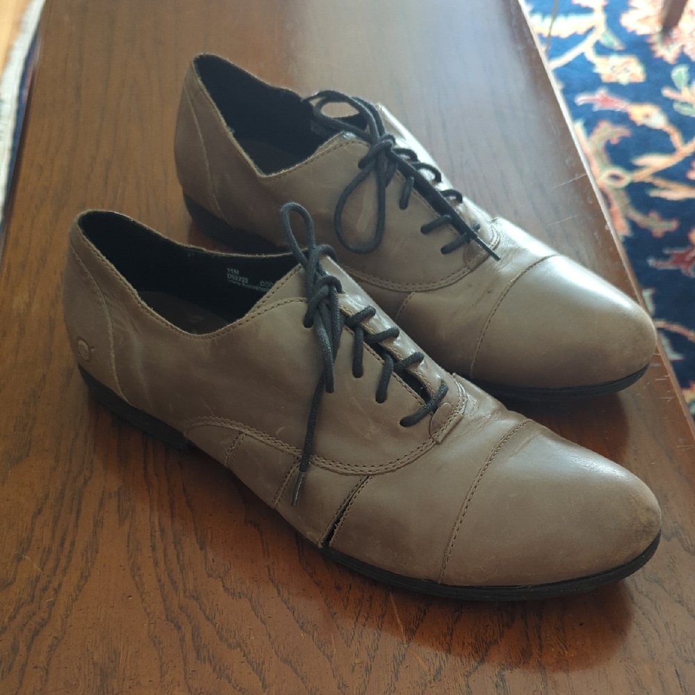 Born women's light brown leather lace up cap toe oxfords with vent sides size 11